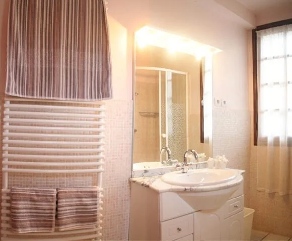 Le-Luc-Appartment-5789-90